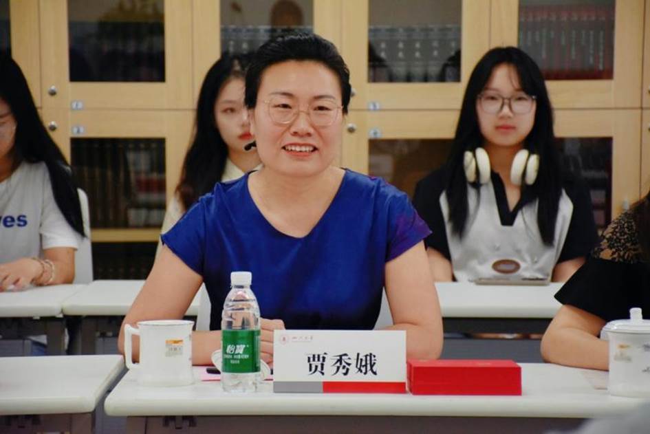 91做爱
教育基金会副秘书长贾秀娥发言
