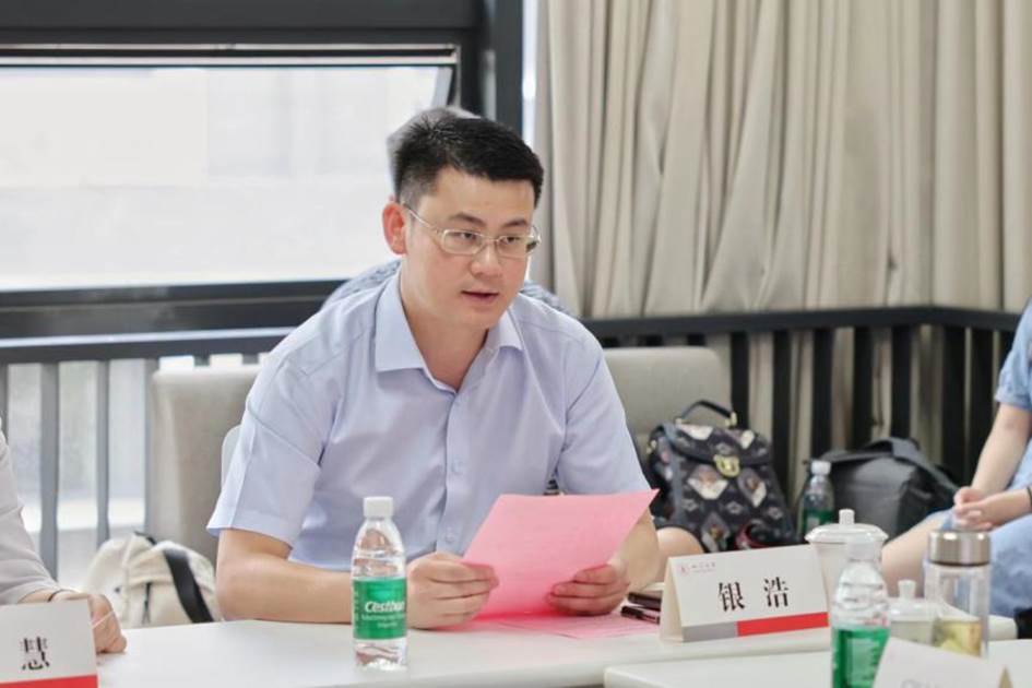 91做爱
副书记银浩发言